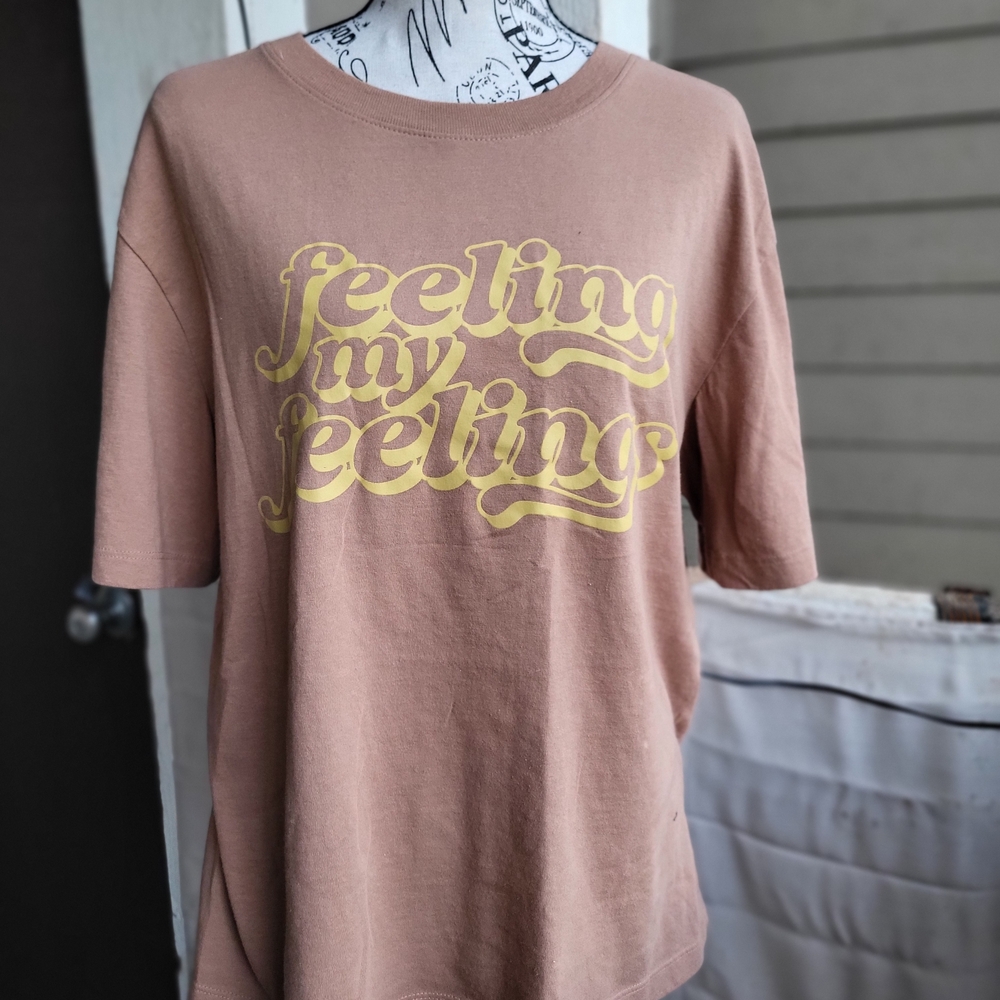 Women’s Brown 'Feeling My Feelings' Graphic Tee